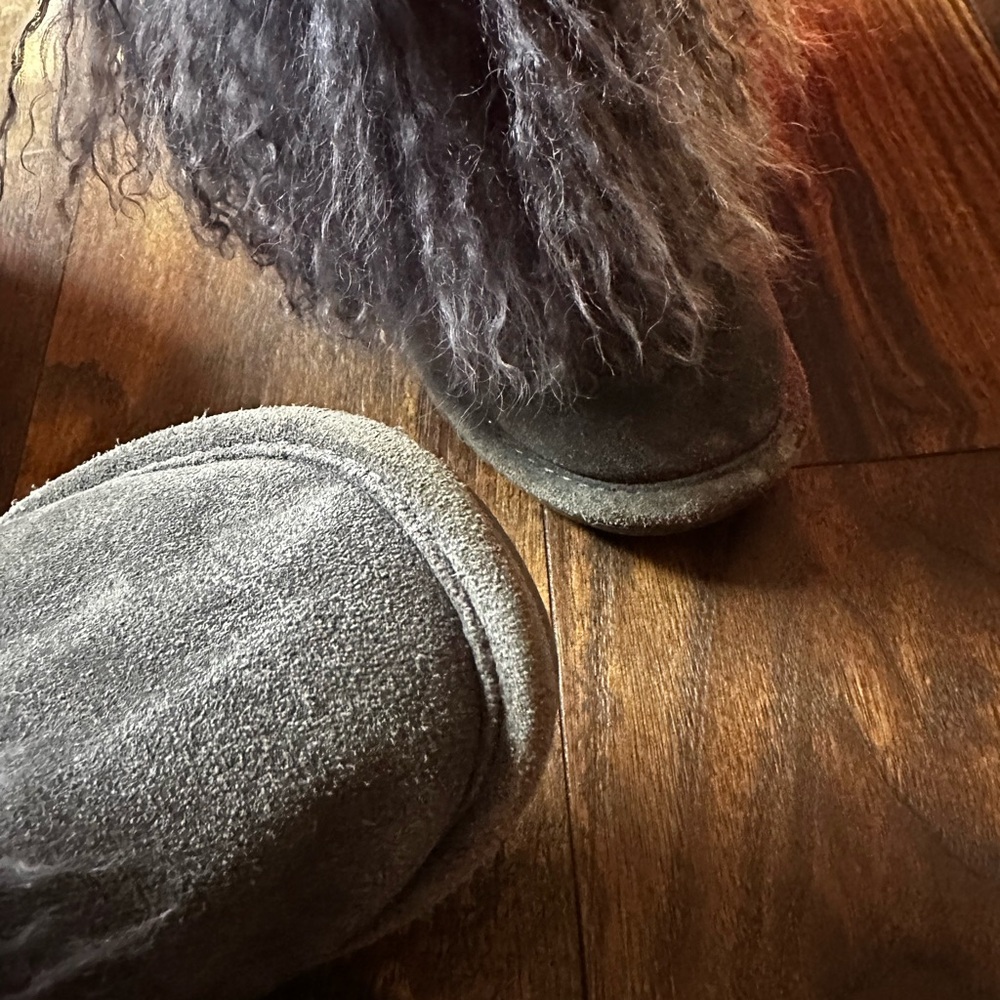 Size 13 bear paw mohair boots in good used condition